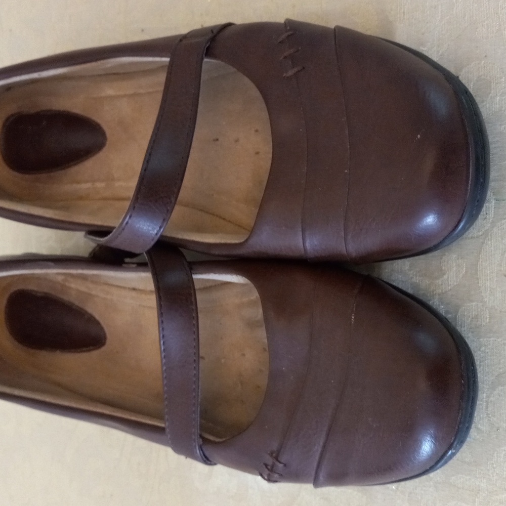 Great Northwest clothing company  brand.   Mary Jane style Cocoa Brown. 8m